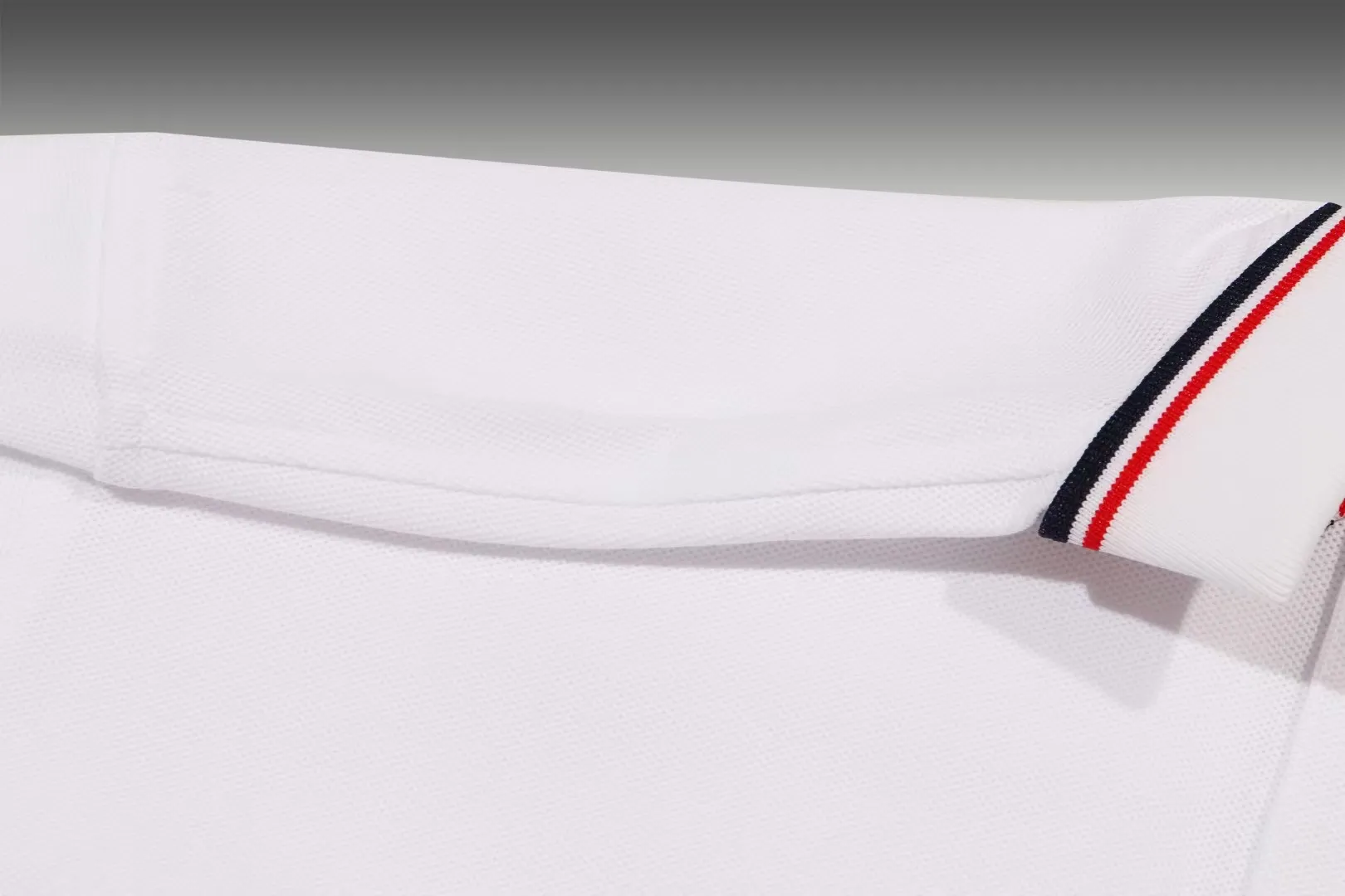 MONCLER~ 2026 New Arrival Quality POLO ， Breathable ， ， ， Quality。 ！ ， ！ LOGO Quality ：Black，White，Gray，Royal Blue Sizes：M~L~XL~2XL~3XL